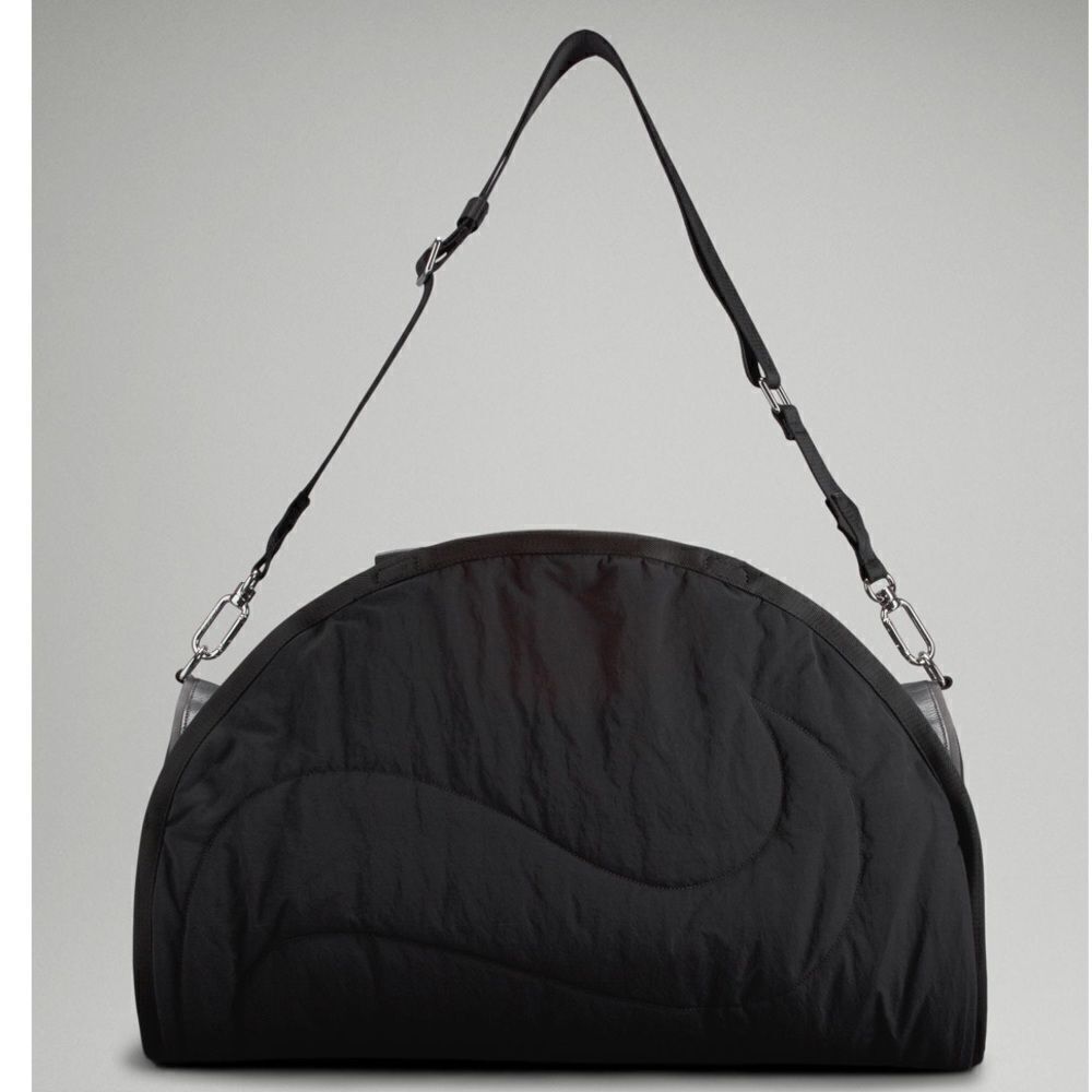 New with tags Lululemon barrel bag 24L with mylo - Picture 4 of 5